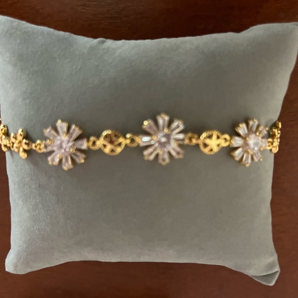 Gold Tone rhinestone, Flower bracelet with Fold Over Clasp, 9” long - Picture 2 of 6